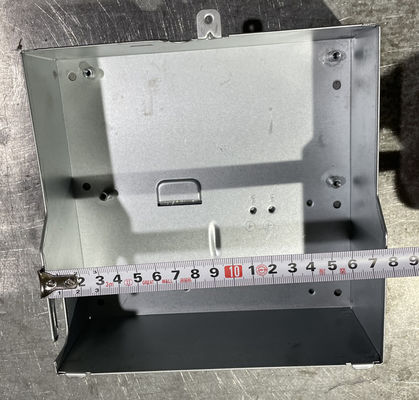 Boîte électrique en tôle métallique à montage de surface avec numéros et configurations de sortie personnalisables