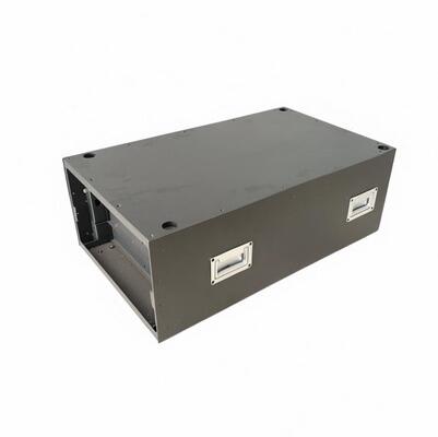 Armoire de stockage d'énergie en tôle métallique thermolaquée offrant une grande durabilité, idéale pour les environnements difficiles et une longue durée de vie